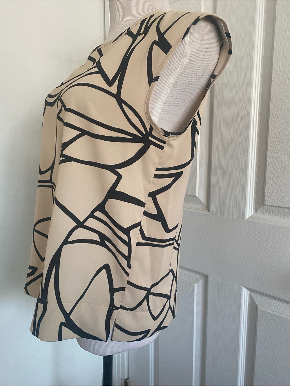 Joseph Ribkoff Abstract Sleeveless Top - Picture 9 of 12